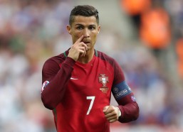 开云娱乐-皇马切尔西激战转会市场，拜仁后卫于帕梅卡诺因签字费陷续约僵局