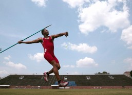 开云app：皇家马德里帅位风雨飘摇！阿隆索面临三天后生死战，公开抨击球员裁判引风波
