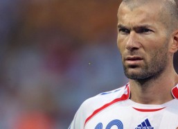 开云娱乐_科尔直言进攻便秘，勇士进攻哲学面临拷问