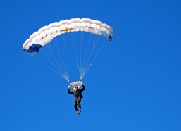 开云娱乐|梅里诺如神表现引皇社主帅盛赞，奥萨苏纳保级岁月成其锻造熔炉