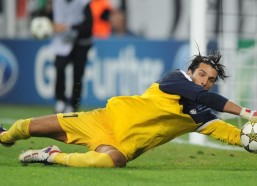 开云app_战术革新！丹麦主帅密谈弗里克获灵感，克里斯滕森右后卫改造计划曝光